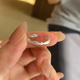 戒指;项链;耳钉