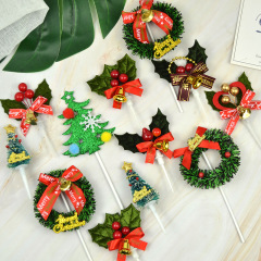 クリスマスのケーキの装飾の置物のサンタクロースの挿し込みのネットの赤いクリスマスツリーのプレゼントの花輪の鈴の草の輪のプラグイン