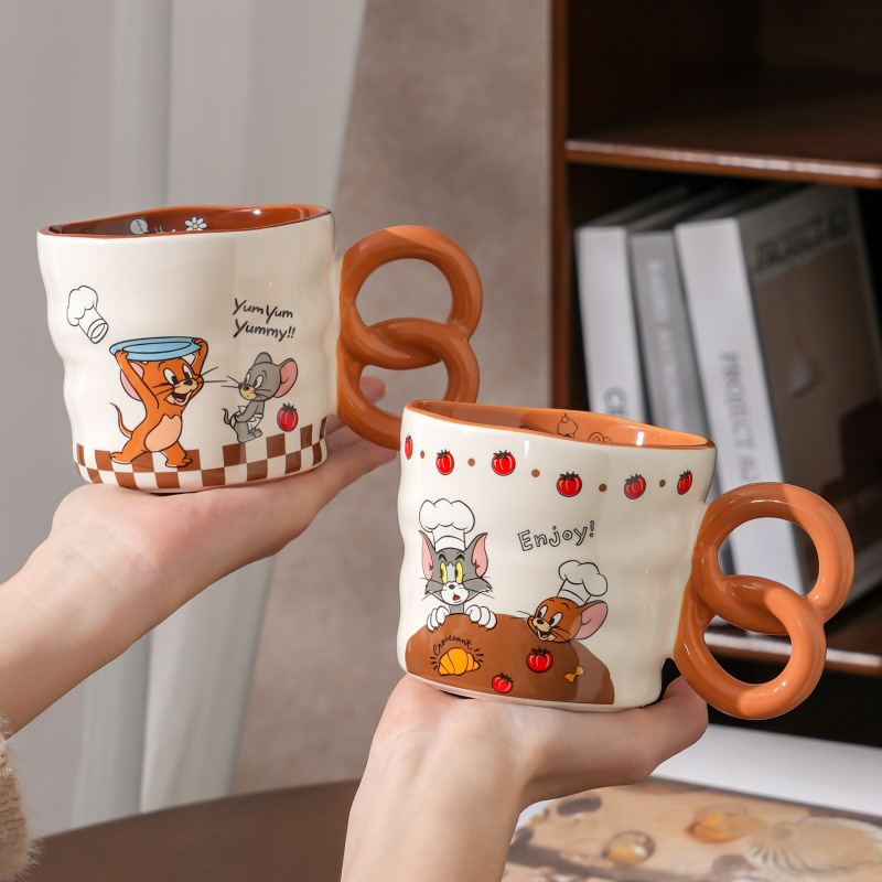 Gatos y ratones de dibujos animados tazas de cerámica tazas de agua caseras tazas de desayuno de dormitorio tazas de leche regalo de mano tazas lindas