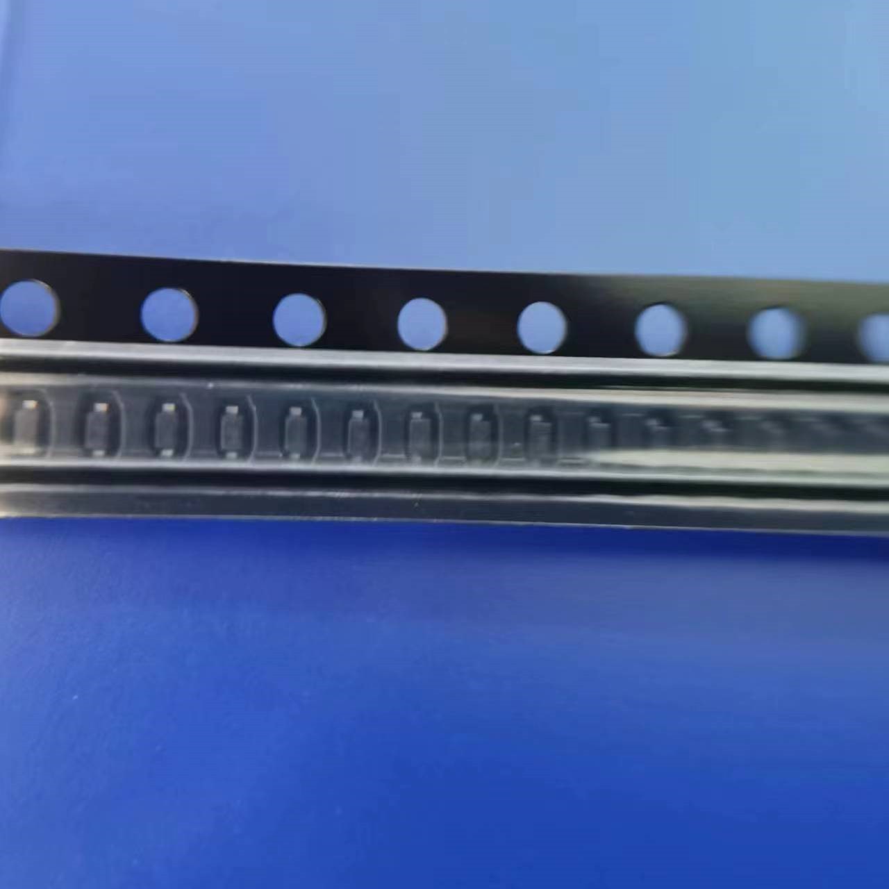 优势现货SOD-523小封装2%精度齐纳稳压二极管BZX584B24