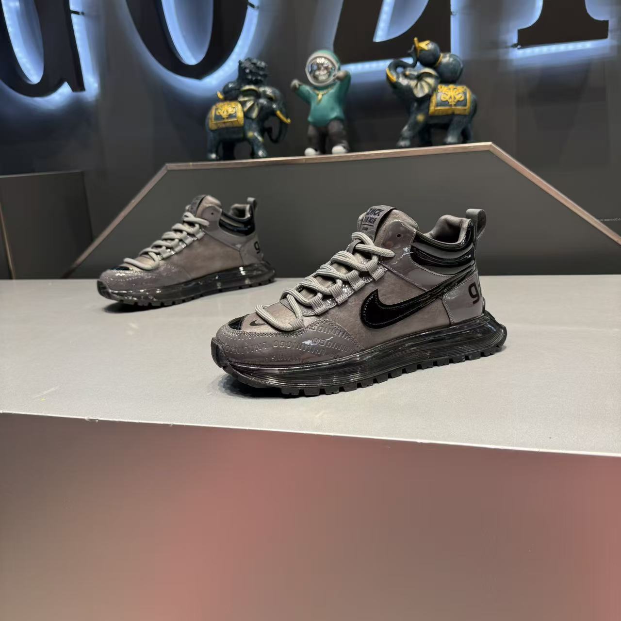 Algodón único con el mismo otoño y invierno 2025 moda de algodón único con el mismo calzado casual de hombre de alto valor de la cara de la tendencia de color universal