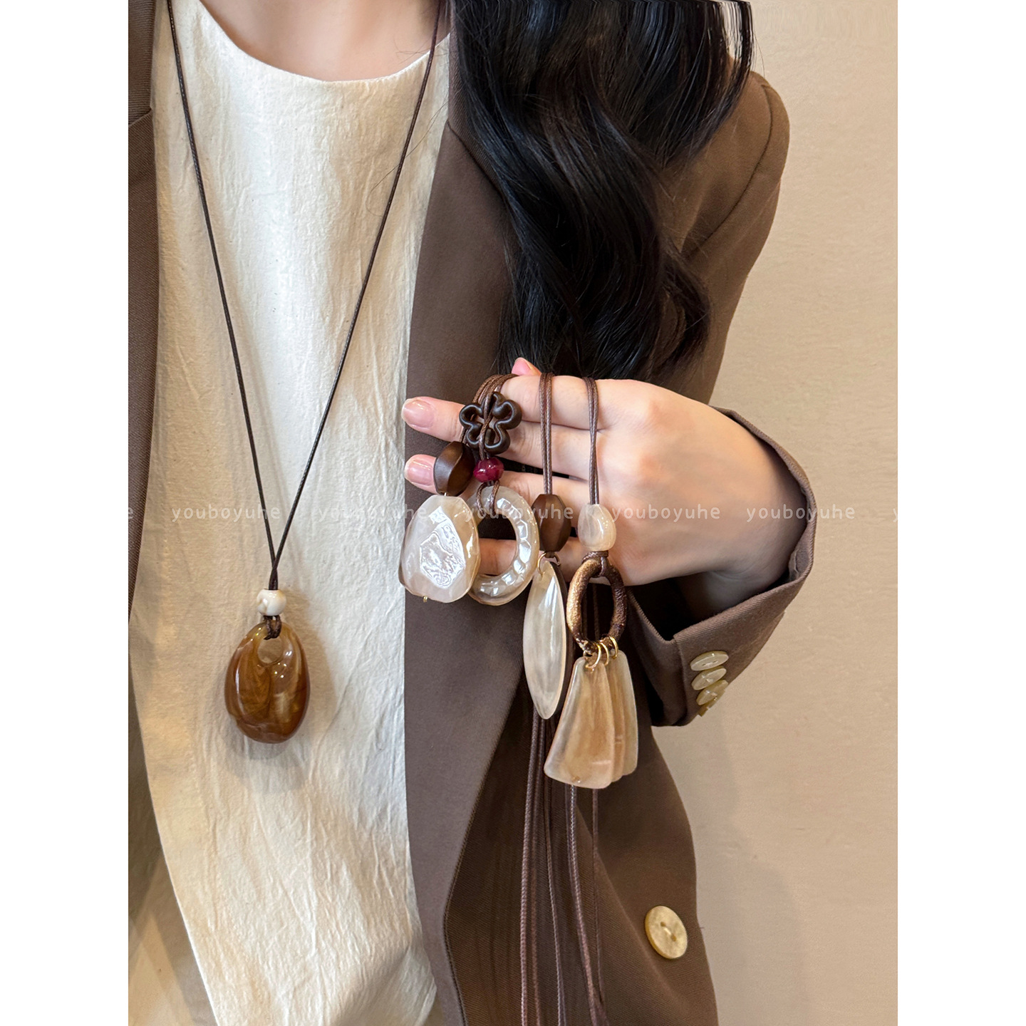 New Chinese Style Hollow Water Drop Long Necklace for Women, High-End Light Luxury Retro Sweater Chain, Simple and Versatile Halter Neck Accessory