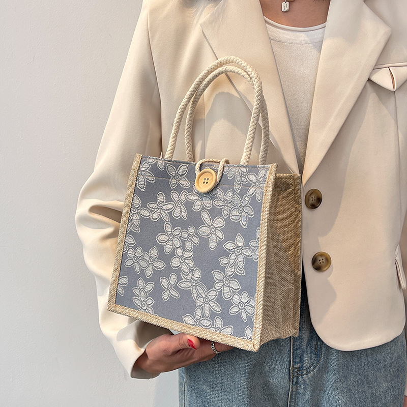 Student hand carrying summer bag 2023 fashion lunch box lunch bag female ins hand carrying gift bag Student hand carrying summer bag 2023 fashion lunch box lunch bag female ins hand carrying gift bag