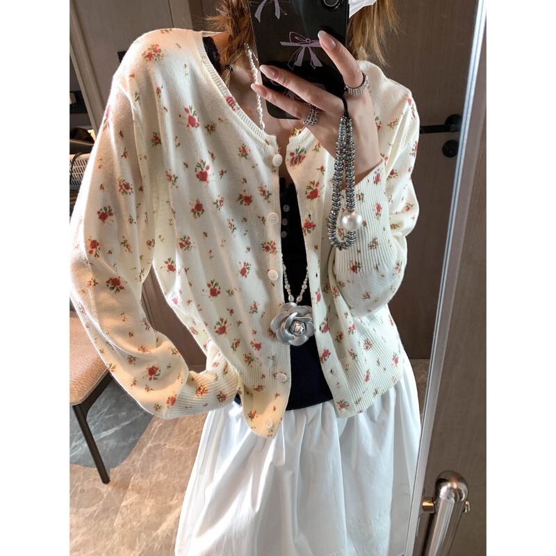 Moreover, the new autumn Korean-style sweet and youthful floral print round-neck versatile slimming knitted cardigan MQ1622 Moreover, the new autumn Korean-style sweet and youthful floral print round-neck versatile slimming knitted cardigan MQ1622