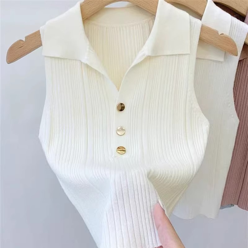 Chaleco sin mangas de tejido fino, con cuello polo y solapa image 6