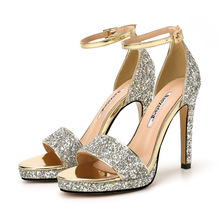 �������߸���Ƭһ�֎���Ь�W���r���Ը�ҹ���ļ��߸�ЬŮЬ�Ӵ�a