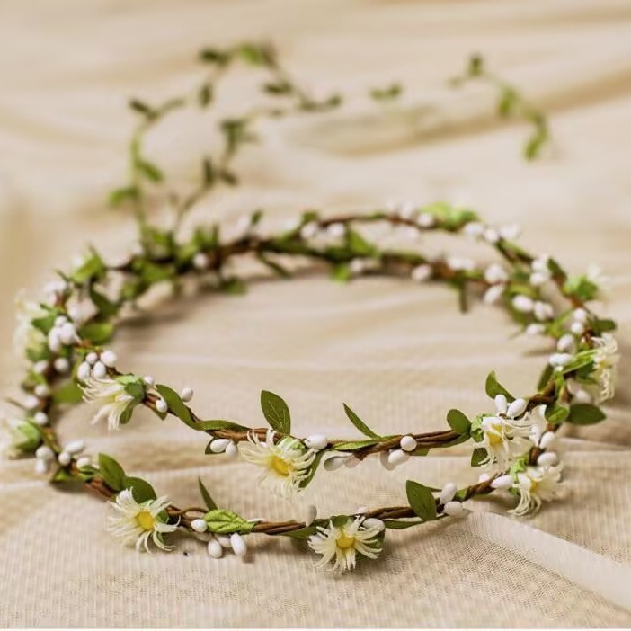 Korean-style Mori Bride Headdress Garnish Small Daisy Double-layer Rattan Hair Accessories Hair Circle Photo Studio Photography Seaside