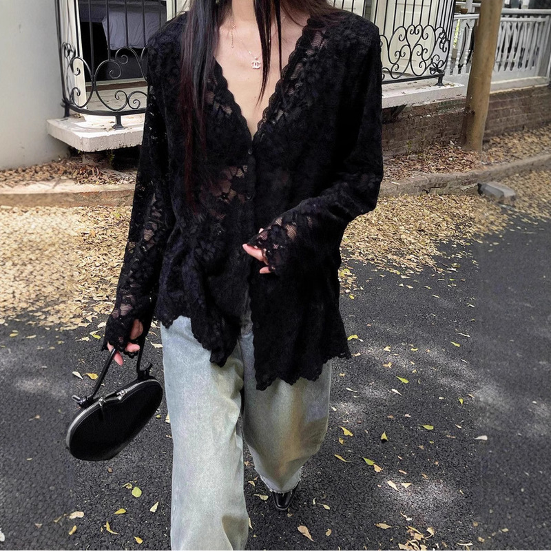 [Factory in stock] Long-sleeved shirt women's 2024 early autumn new inner base shirt sweet and spicy hollow lace top