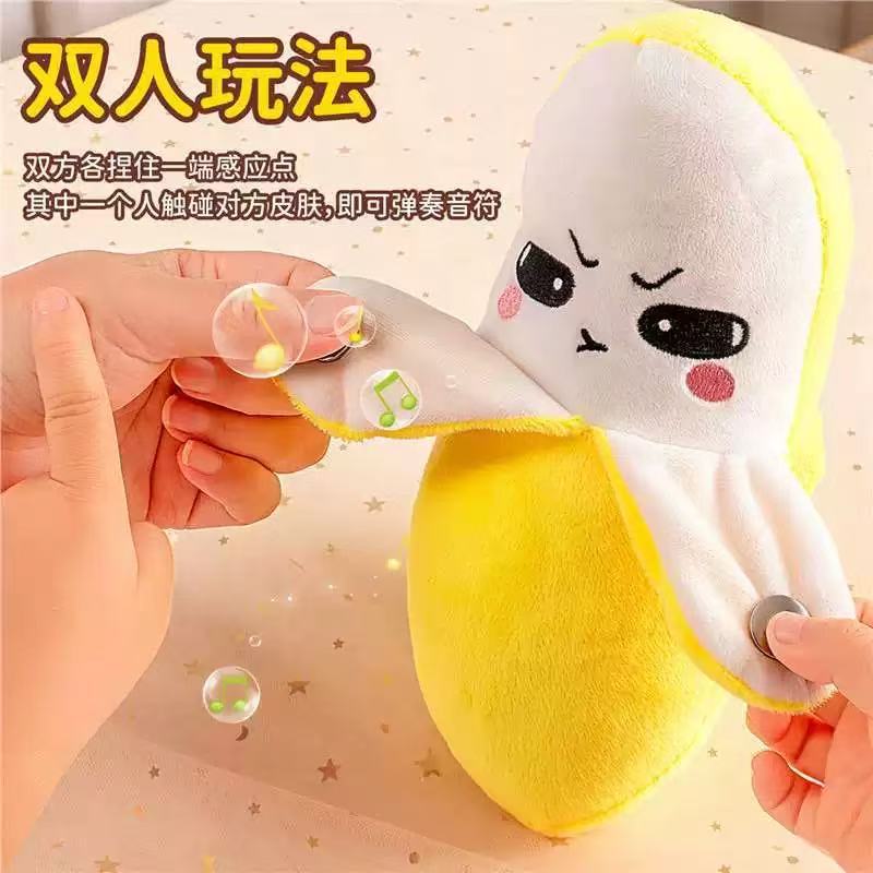 Batidas transfronterizas padres e hijos muñecas interactivas muñecas de inducción fresa plátano peluche juguetes eléctricos Hu