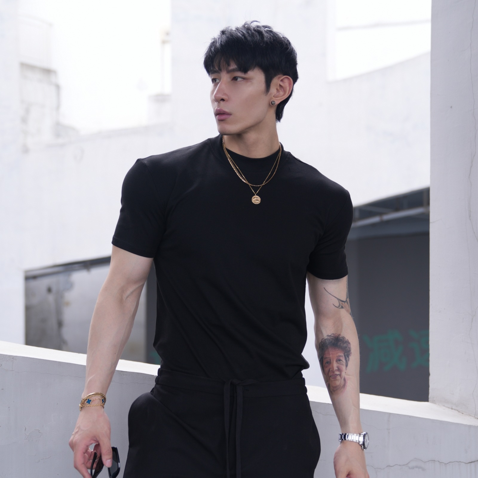 여름 남성 아메리칸 캐주얼 솔리드 컬러 반팔 스포츠 피트니스 속건성 하프 하이 칼라 라운드 넥 캐주얼 티셔츠