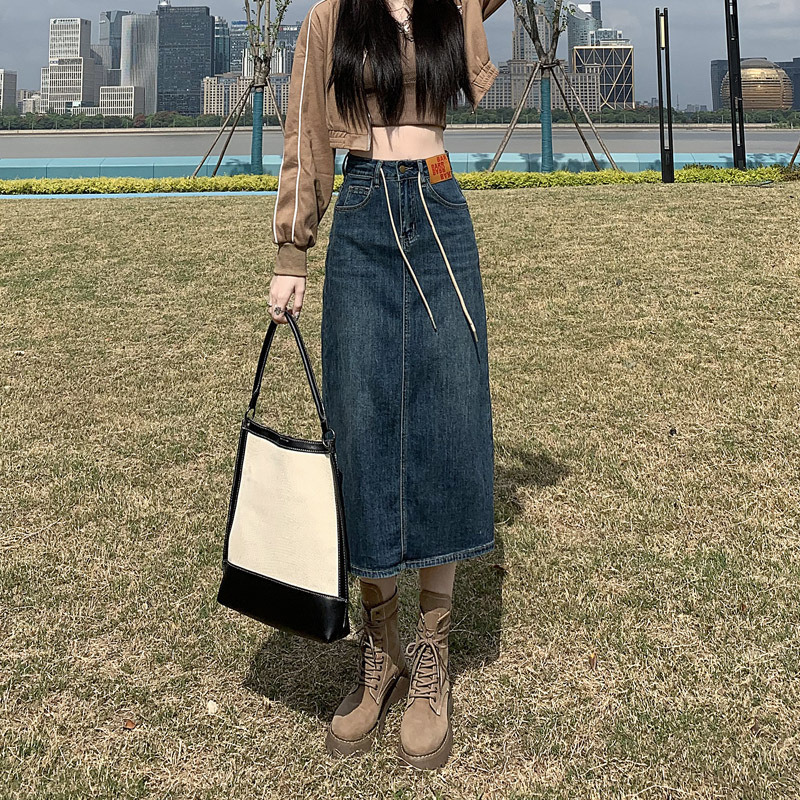 2023新款复古高腰显瘦中长款牛仔半身裙女设计感小众a字包臀裙子