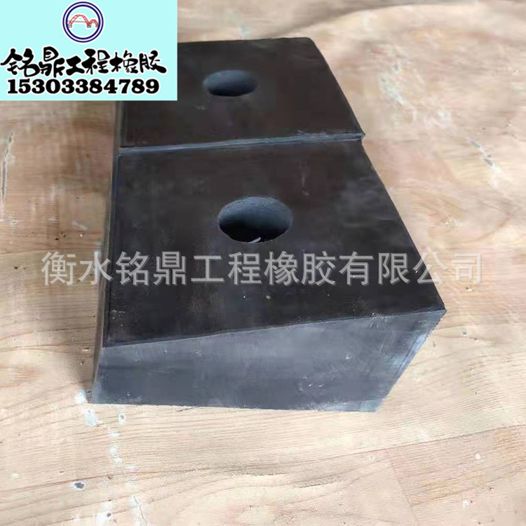 斜交角弹性橡胶垫块 楔形橡胶垫块 防震拉杆楔形橡胶垫片矩形胶块