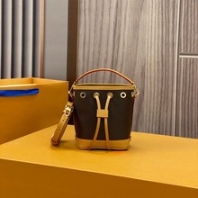 新款老花黑武士法棍包牛角包邮差托特女包斜挎通勤潮流便携