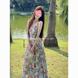 法式油画碎花吊带连衣裙子2026新款夏季海边度假穿搭绝美掐腰长裙