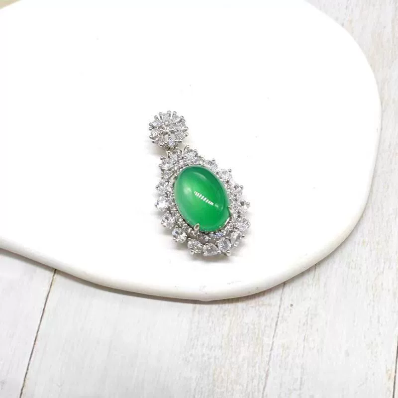 Sunny green agate pendant white jade, ice imitation