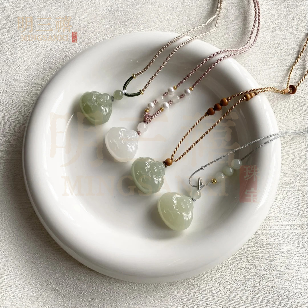 신장 천연 허톈 옥 포옹 부처님 목걸이 양고기 지방 옥 맑은 물 소재 깊고 맑은 빛 맑은 옥 펜던트 아프가니스탄 옥