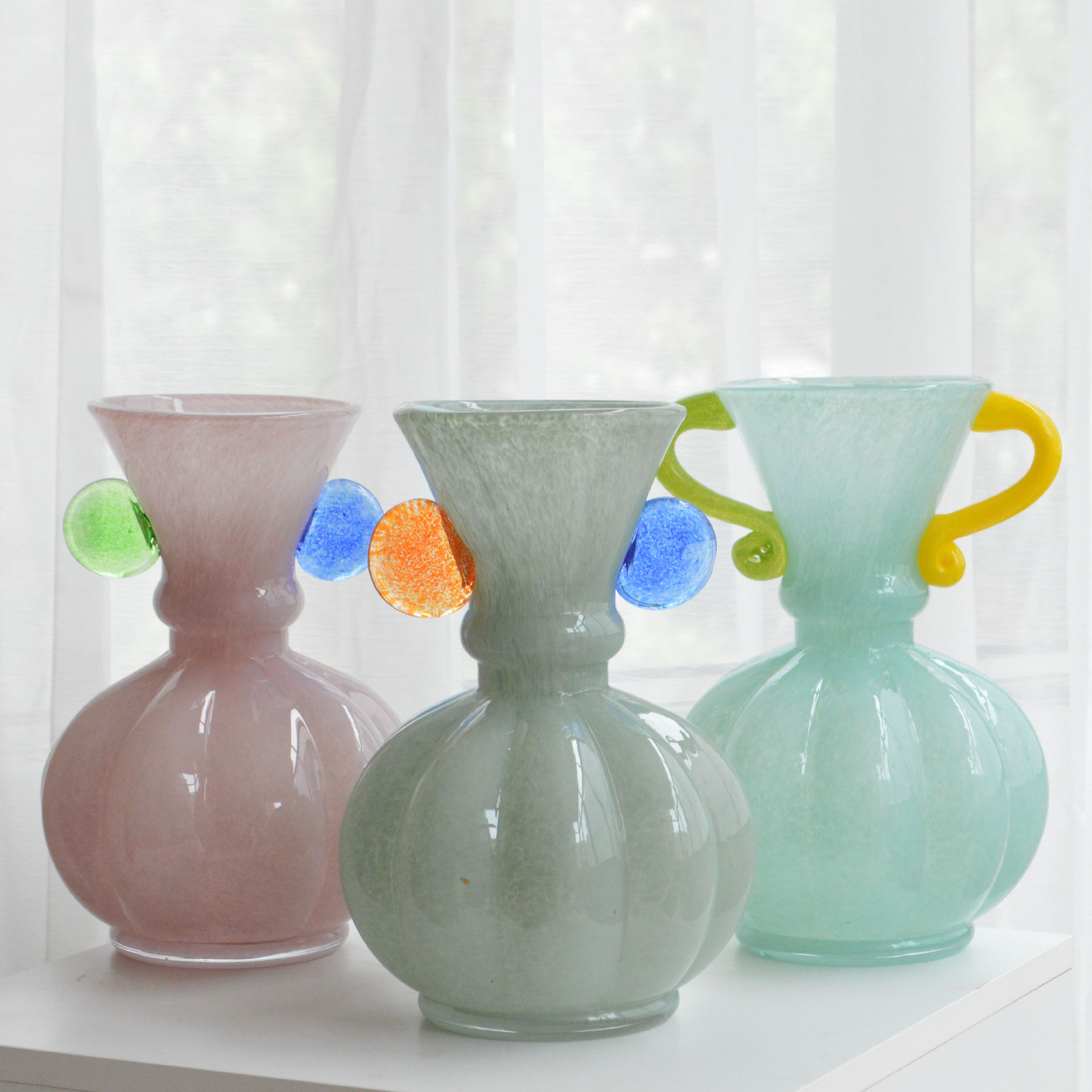 Piccolo vaso in vetro Fenton dipinto a mano in stile vintage francese con decorazioni delicate, accessori di alto valore_voghion.com