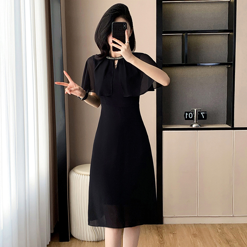 プラスサイズの女性のショールカラーシフォンロングドレス 2025 新しいドレス女性の夏のウエスト痩身特大ミディドレス|undefined