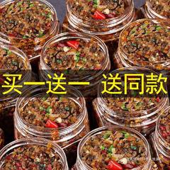 香辛料の下で食事をします。湖南のお土産のおばあさんは農家の漬け物を作ります。