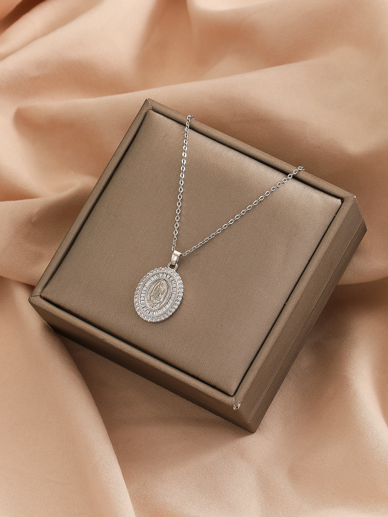 12g Weight Copper Pendant Material Zircon Inlay Material Pendant Necklace Classification Copper Chain Material 1 Piece Quantity Holiday, Daily Occasion Copper Material Human, Virgin Mary, Oval Pattern Women's Gender Inlay Design IG Style Style Copper Inlay Human Virgin Mary Oval Zircon Pendant Necklace 28