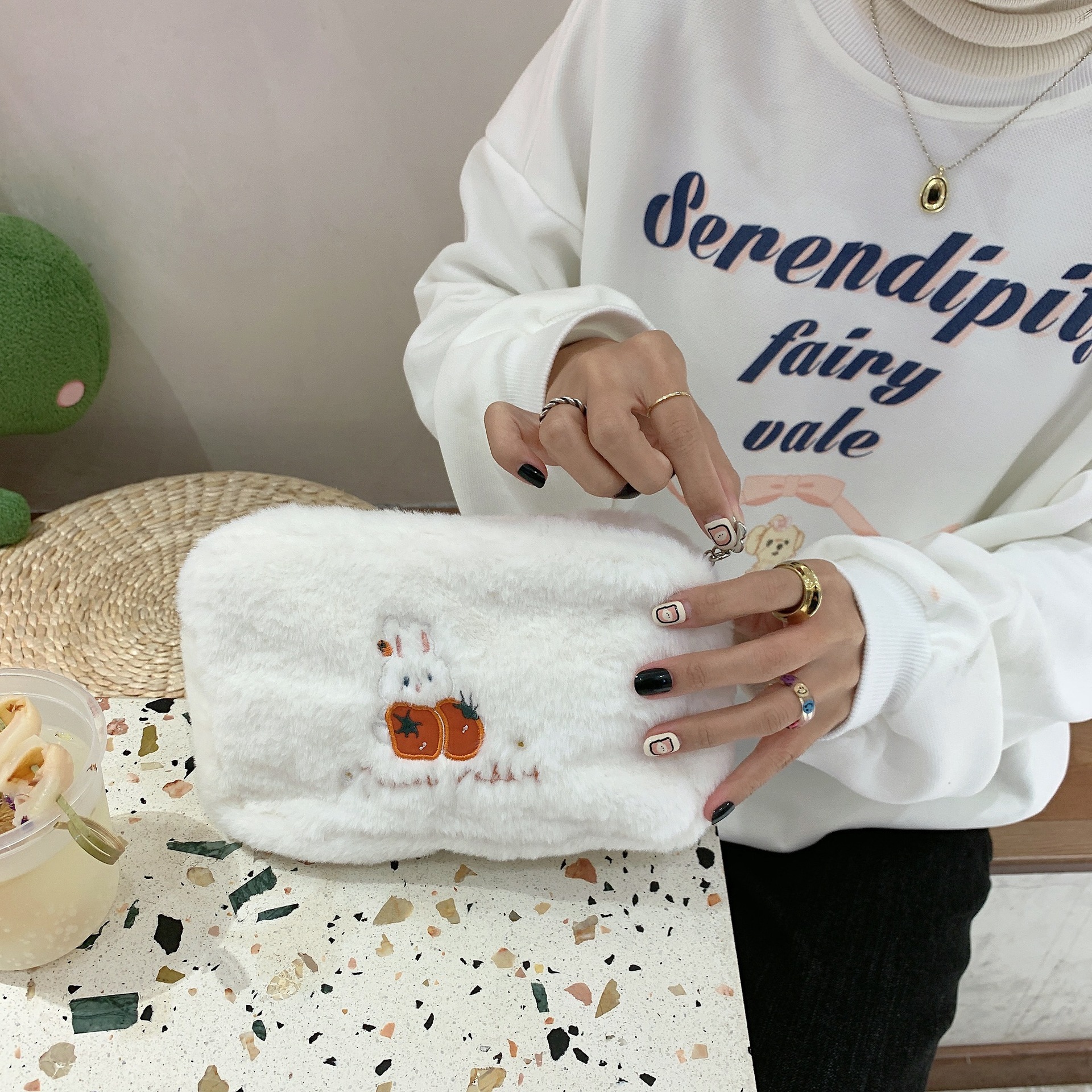 21154 Autumn and Winter plush makeup bag, flower rabbit, cute cartoon embroidered portable bag for women, soft little bag undefined
