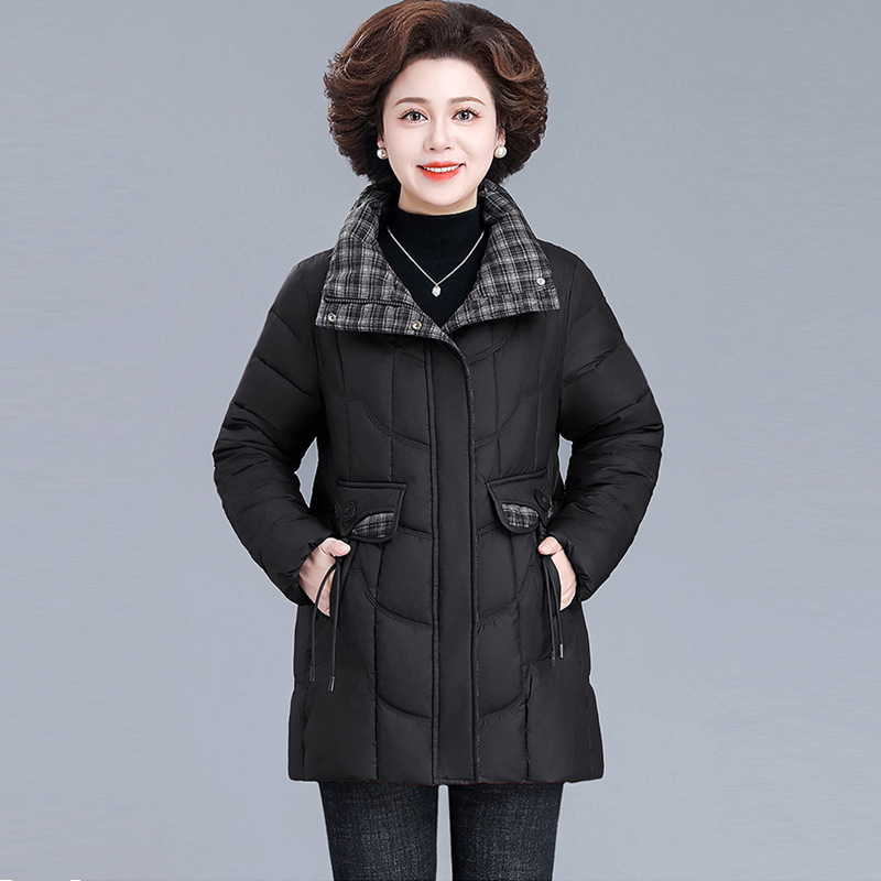 Ropa de mujeres de mediana edad 2025 ropa de invierno nueva ropa de madres amplia abrigos de invierno de otoño y largo chaqueta de algodón gruesa