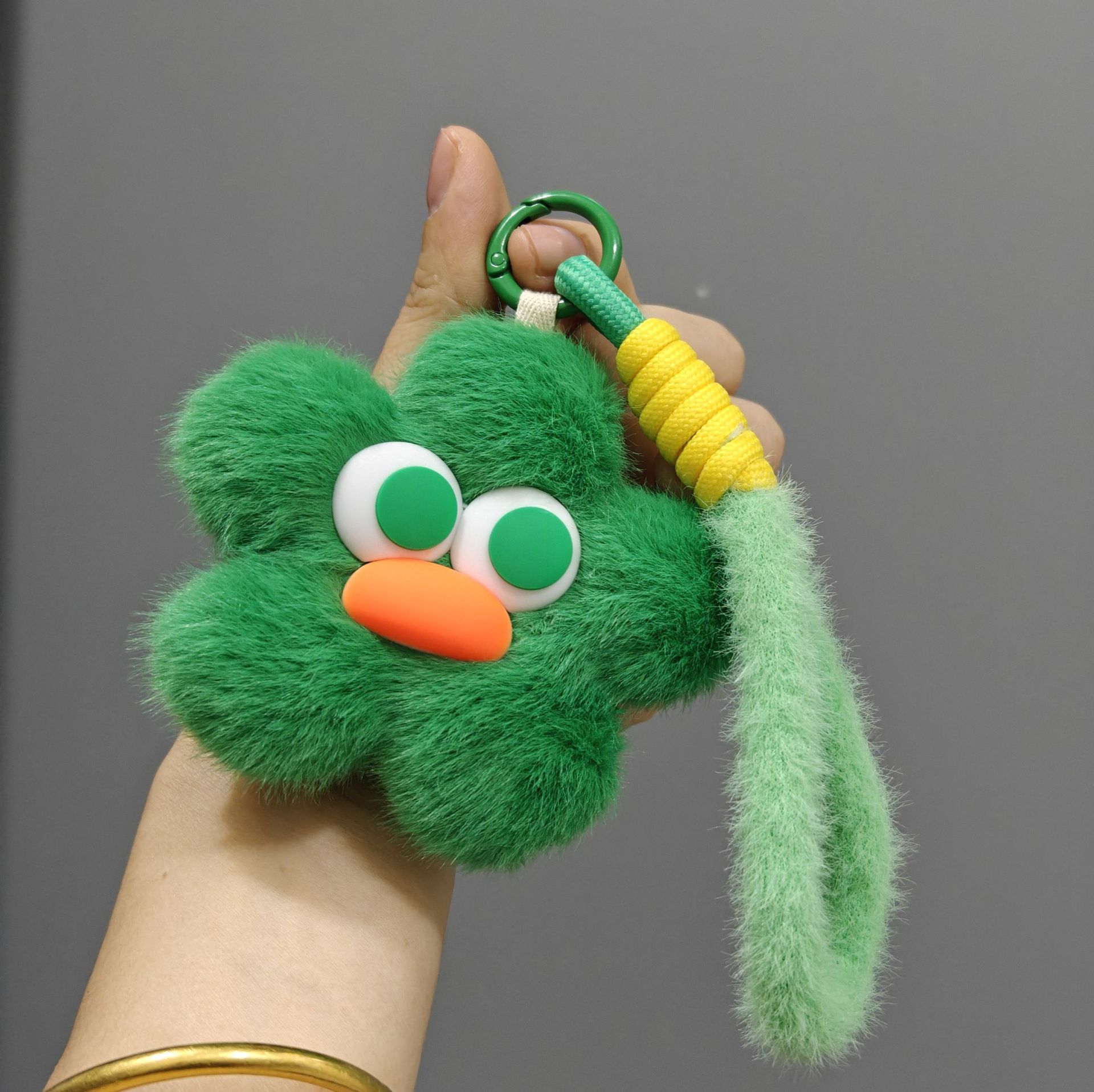 Otoño y invierno lindas flores de peluche cadenas de teléfonos móviles diy bolsos accesorios de llaves hechos a mano dibujos animados colgantes de llaves de automóviles