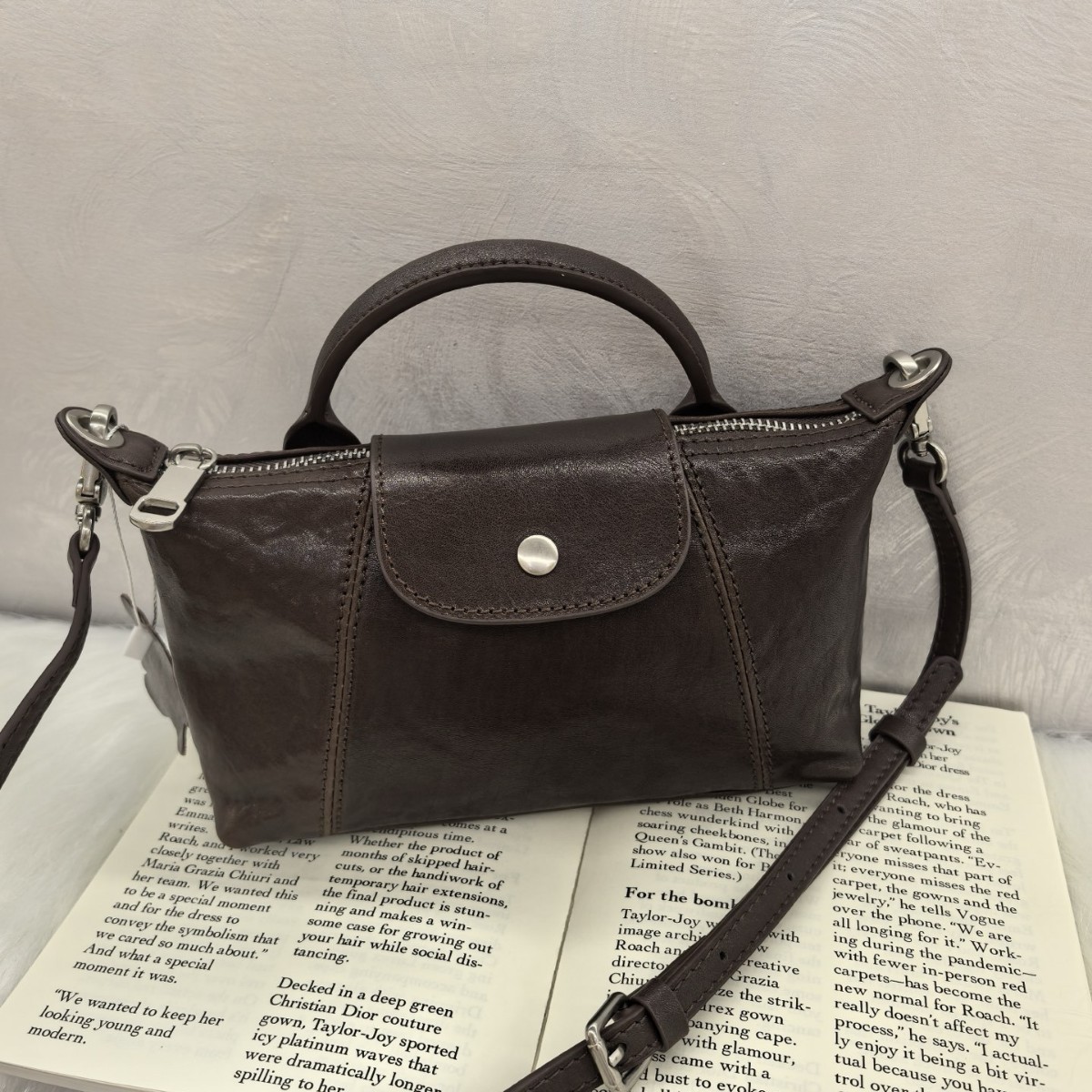 真皮小众设计单肩包女包头层牛皮饺子包水晶植鞣皮腋下包简约百搭