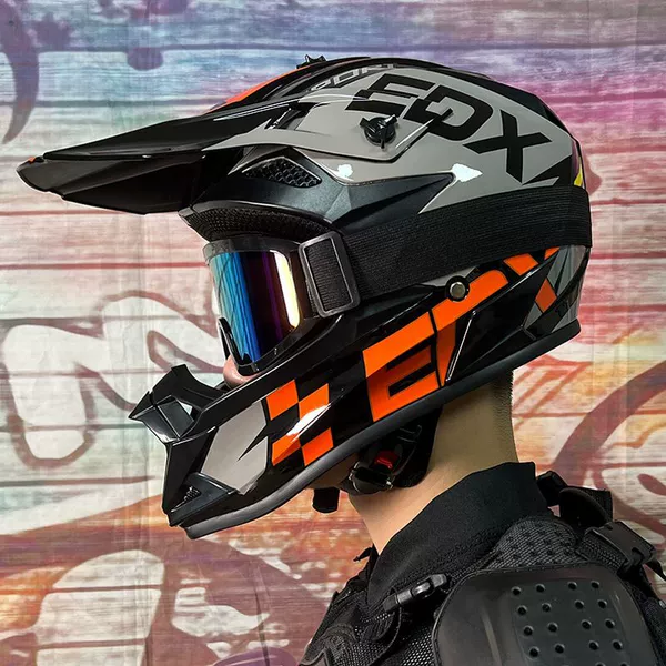 Bright Black Sai Dao with 666 color mirror to send a cover mask