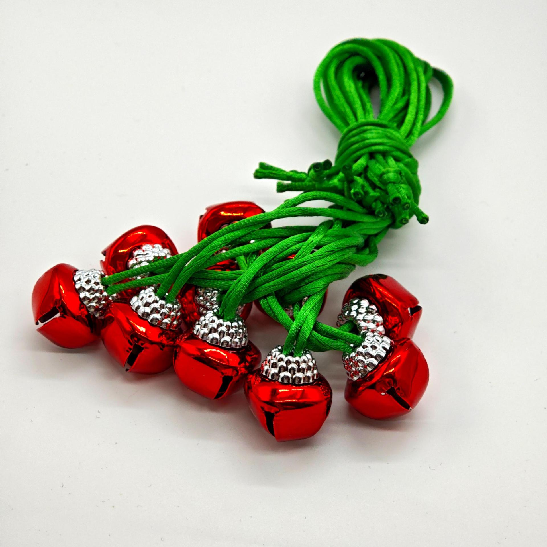 빨간 종 + 은색 모자 + 녹색 밧줄