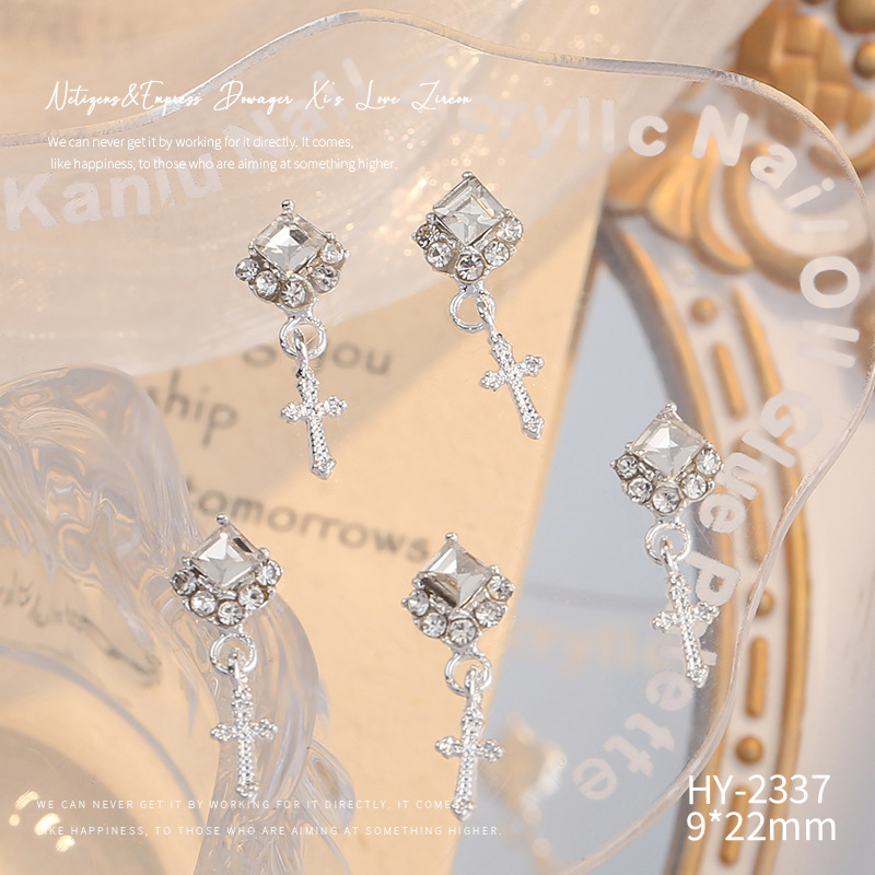 Nueva joyería de aleación de manicura completa diamante borla arco corona plata uñas manicura joyería accesorios al por mayor