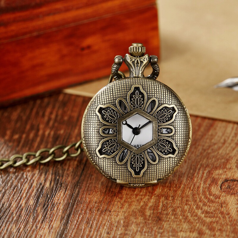 Foreign trade hot sale retro pocket watch collection quartz universal leisure retro pendant pocket watch