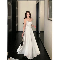 白色吊带连衣裙女装2025夏季新款气质显瘦收腰轻奢高级感礼服裙子