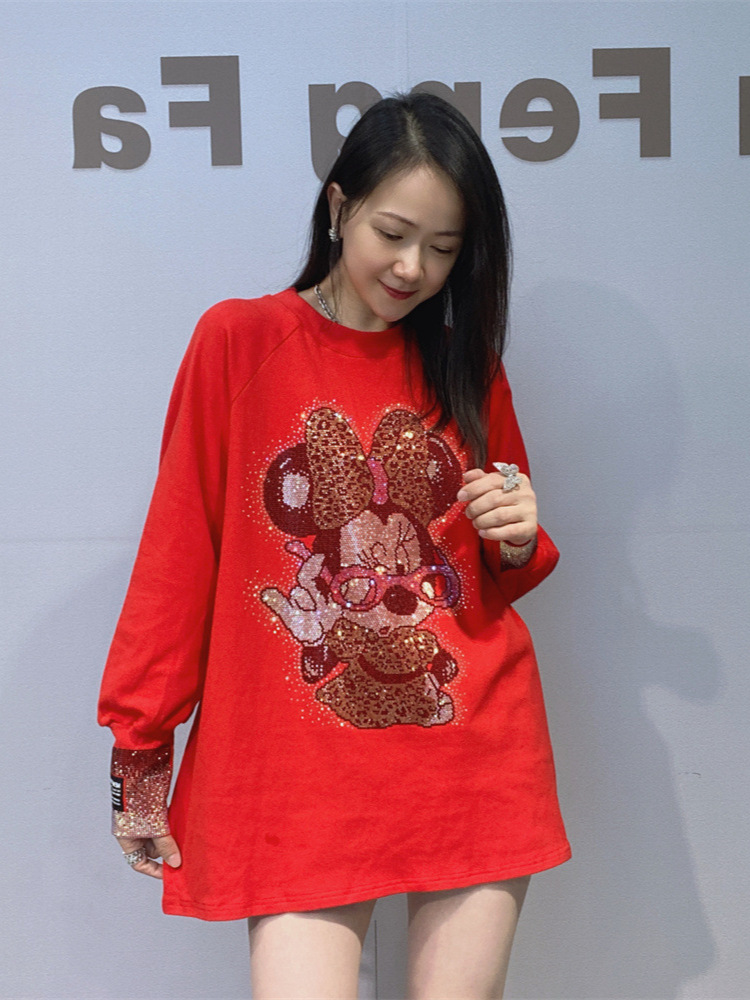 Ropa de mujer de comercio exterior Europea y estadounidense relajada con camisetas en el interior, ropa de mujer de otoño e invierno, chaqueta de manga larga y talla grande con hombros y ropa de fondo.