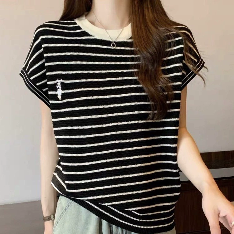 Полосатый свитер с круглым вырезом, лето 2025, новый универсальный топ с короткими рукавами и вышивкой кролика, простой стиль