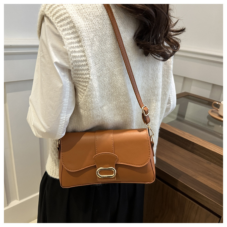 A casual and stylish small bag for women, a new 2024 fashion single-shoulder underarm bag, a retro and fashionable commuting crossbody small square bag undefined