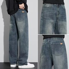 春夏の新型ジーパンのワイドパンツの垂れ下がり感があります。