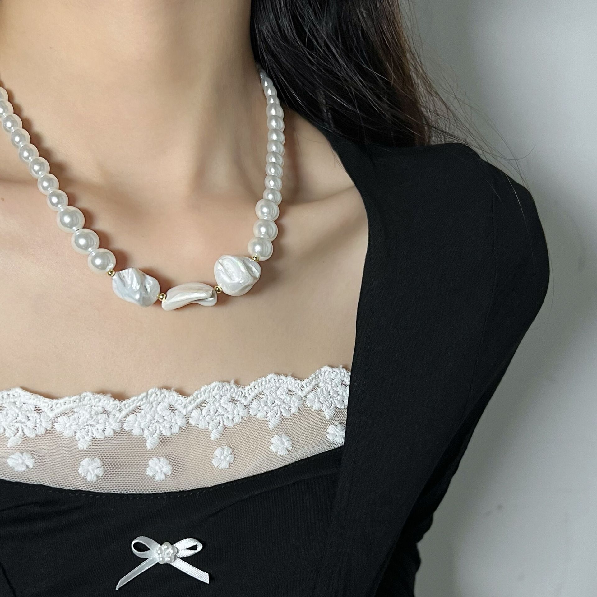 Retro Irregular Size Pearl Fashion Splicing Collarbone Chain Necklace display picture 1
