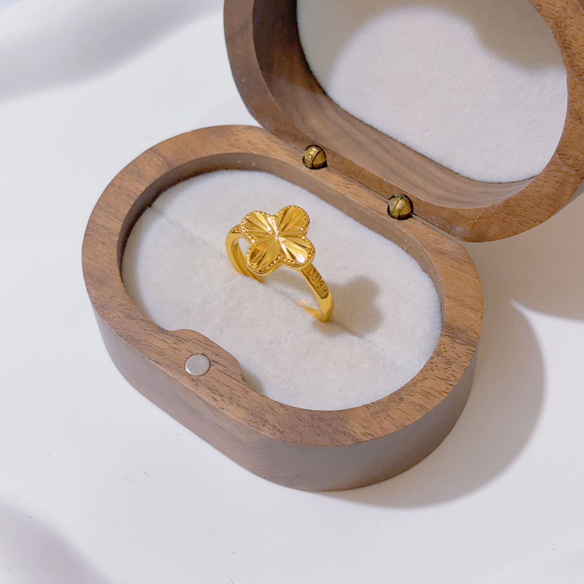 Ring, four-leaf clover