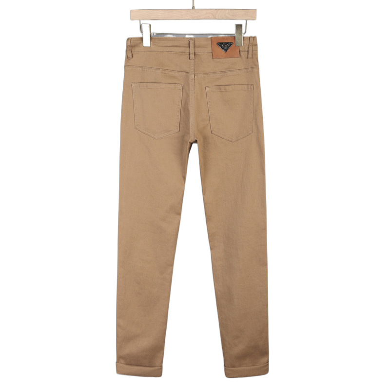 Jeans de color khaki otoño y invierno para hombres de moda simple productos europeos 2024 nuevos pantalones de alta gama de moda casuales delgados