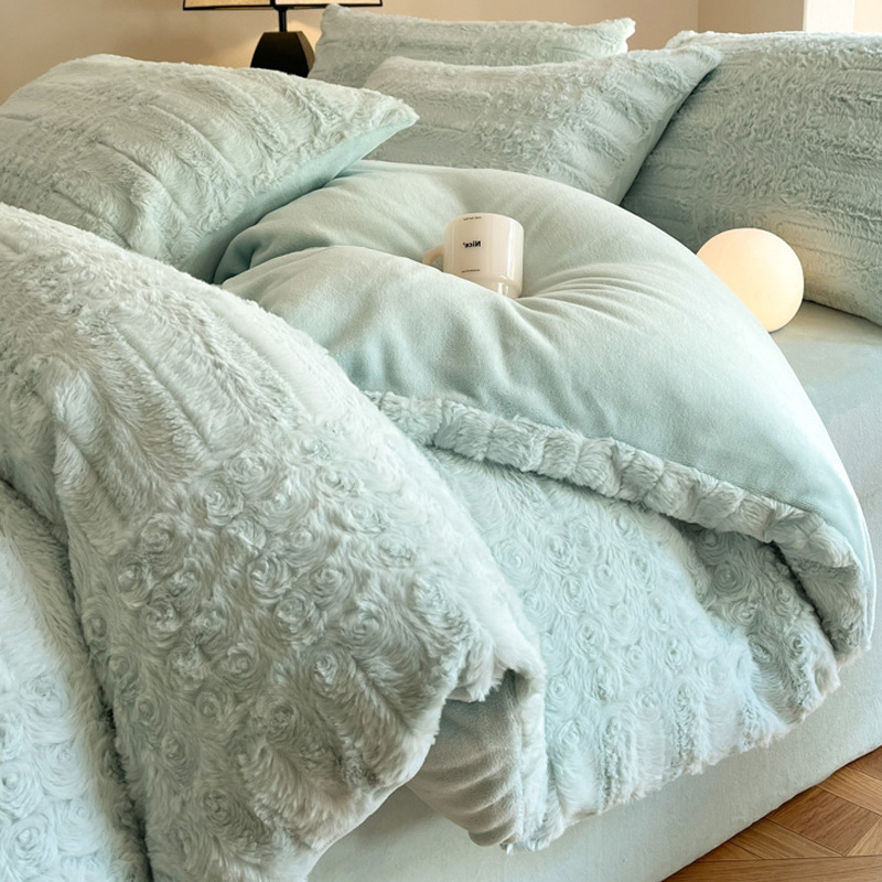Cama de felpa de cuatro piezas Ropa de cama de lana de leche gruesa de invierno Ropa de cama de lana de coral más ropa de cama de edredón de terciopelo