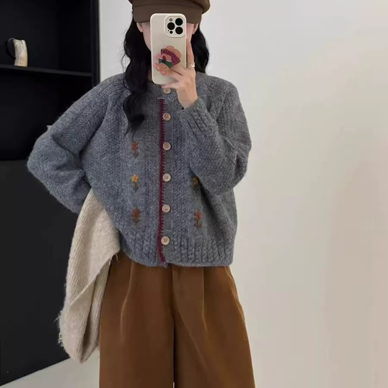 重工刺绣花朵圆领针织开衫女秋冬日韩新款宽松撞色软糯毛衣外套女|undefined