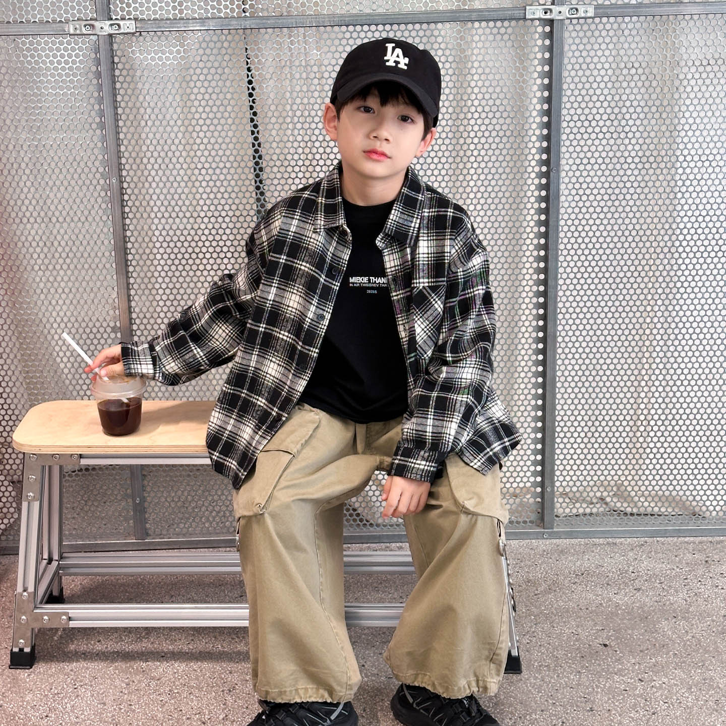 Camisas de mangas largas para niños camisas a cuadros primavera y otoño 2025 nuevos niños de tamaño mediano y grande chaqueta de ropa de otoño casual