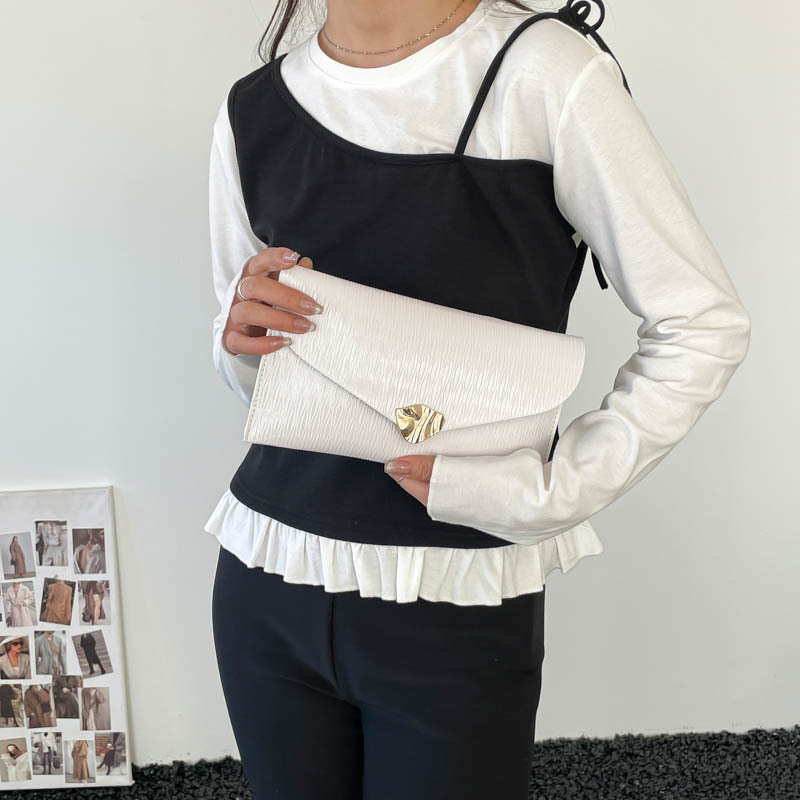 2026 primavera nuevo sobre ligero de lujo bolso de mano de mujer simple botón de metal de moda bolsa de banquete de temperamento casual