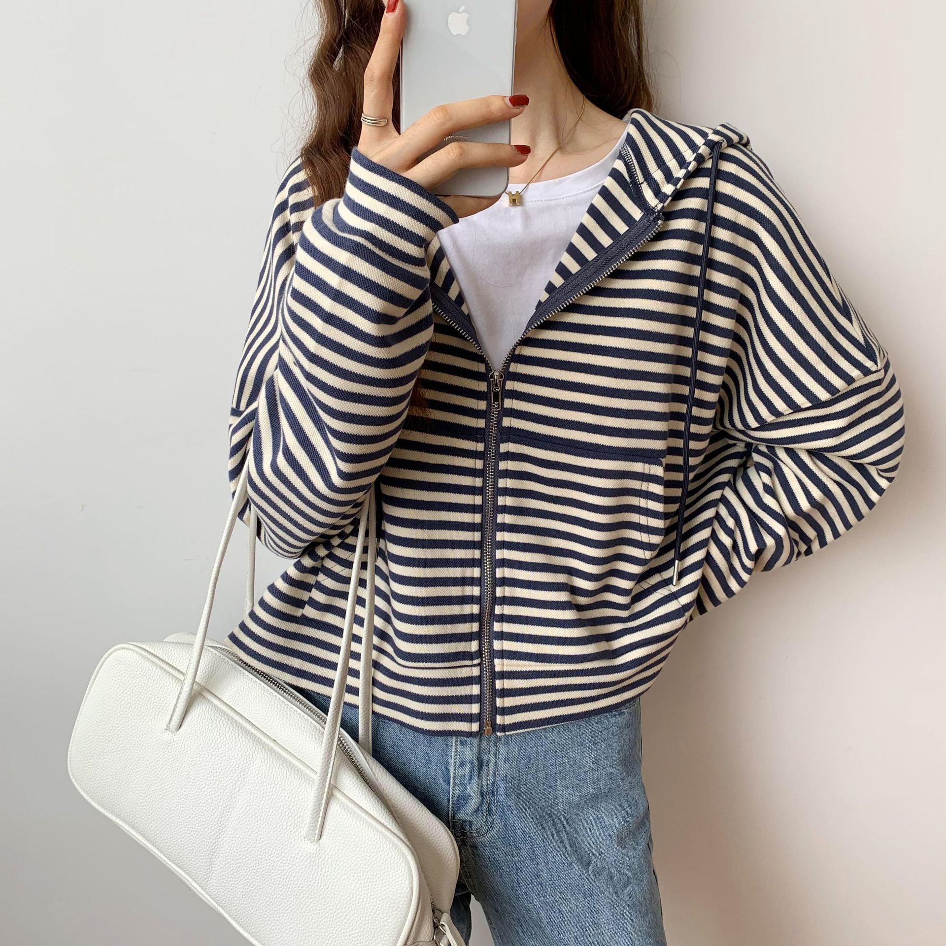 ショートスポーツのストライプのカーディガンのコートの女性春と秋の韓国版のゆったりとした薄いタイプのinsファッションのカジュアルな野球服