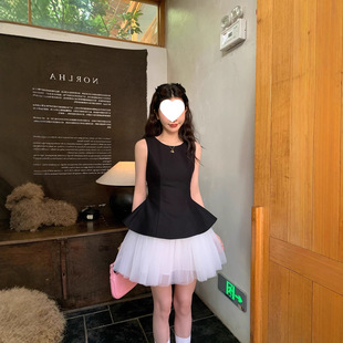 ��  ���Z��Ů���ٷՇ��кڰ׾W��ƴ��������B��ȹ