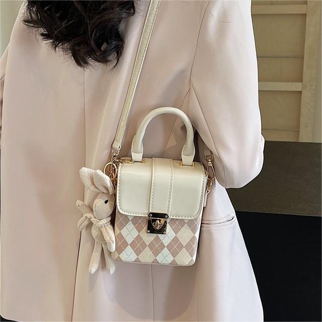 Alta sensación Lingerie mini bolso para mujeres 2024 nuevo Lingerie bolso cuadrado universal bolso de nicho de diseño exterior bolso de hombro