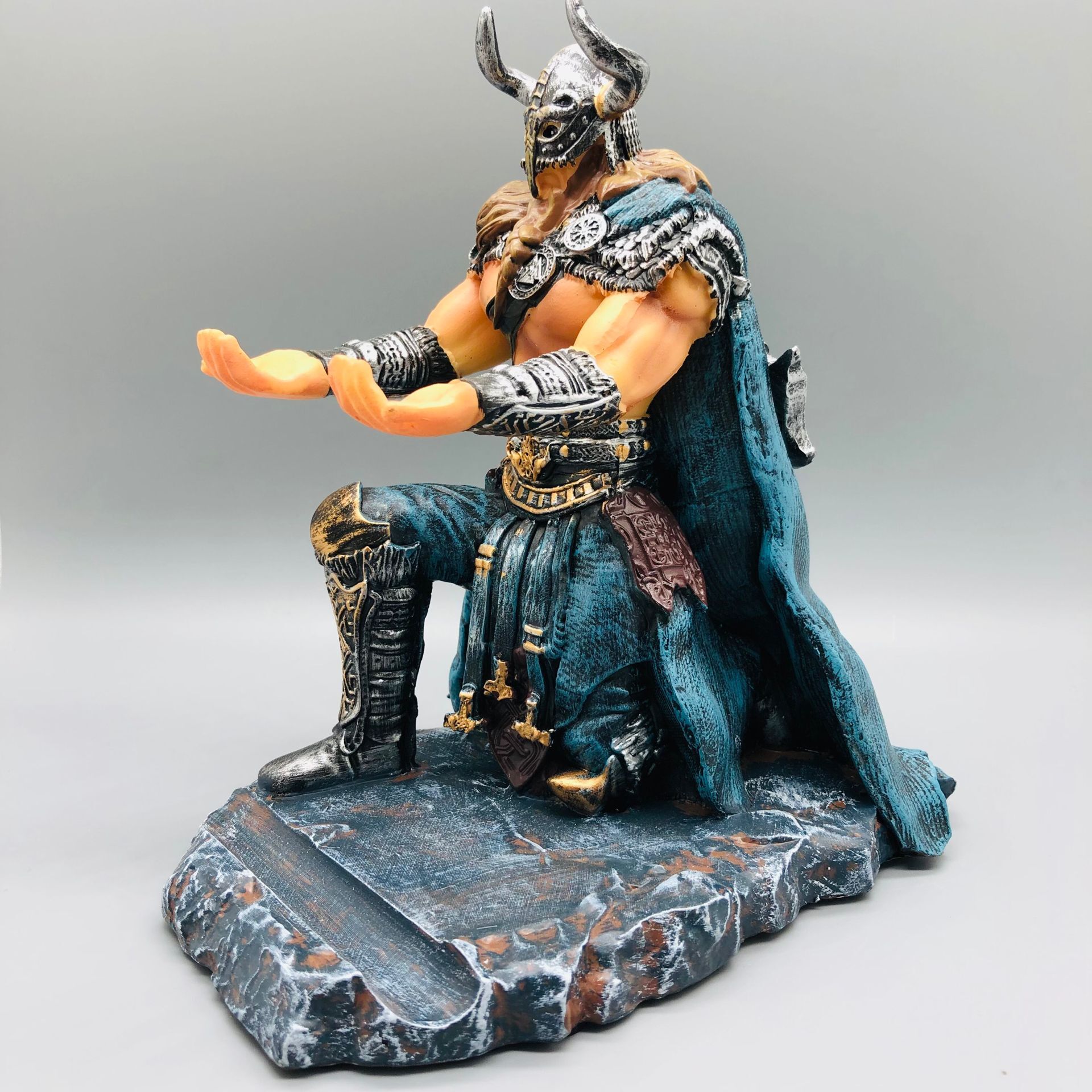 Vikings Cuerno de búfalo casco bolígrafo soporte para teléfonos móviles bolígrafo enchufe creativo bolígrafo soporte para bolígrafo PEN HOLDER adornos