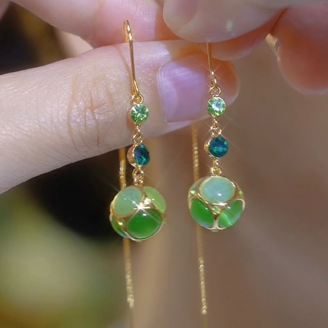Natural Jade Earrings for Women, Emerald Pendants, Gold Jewelry, Fashionable and High-End Earrings, Jewelry Accessories 
 
