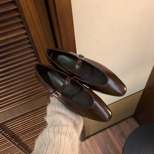 �F؛��ʽ���{һ�ֿێ��\�ڬ������ЬŮƽ�����e�ٴ�Ь����Ƥ���|